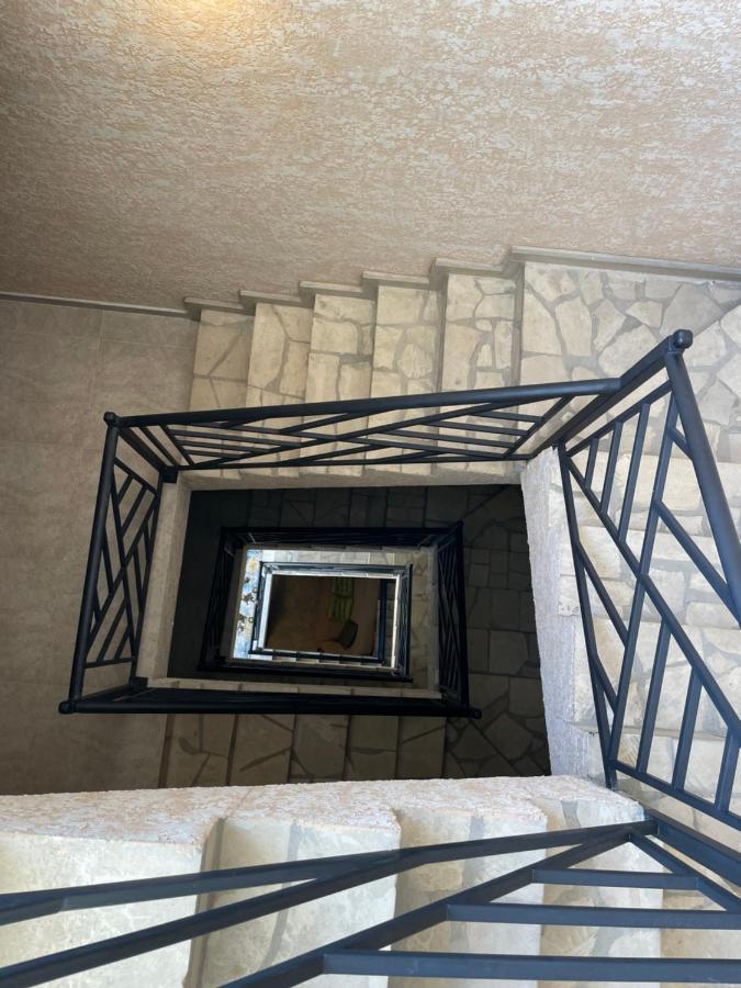 Chogo Hotel Kutaiszi Kültér fotó