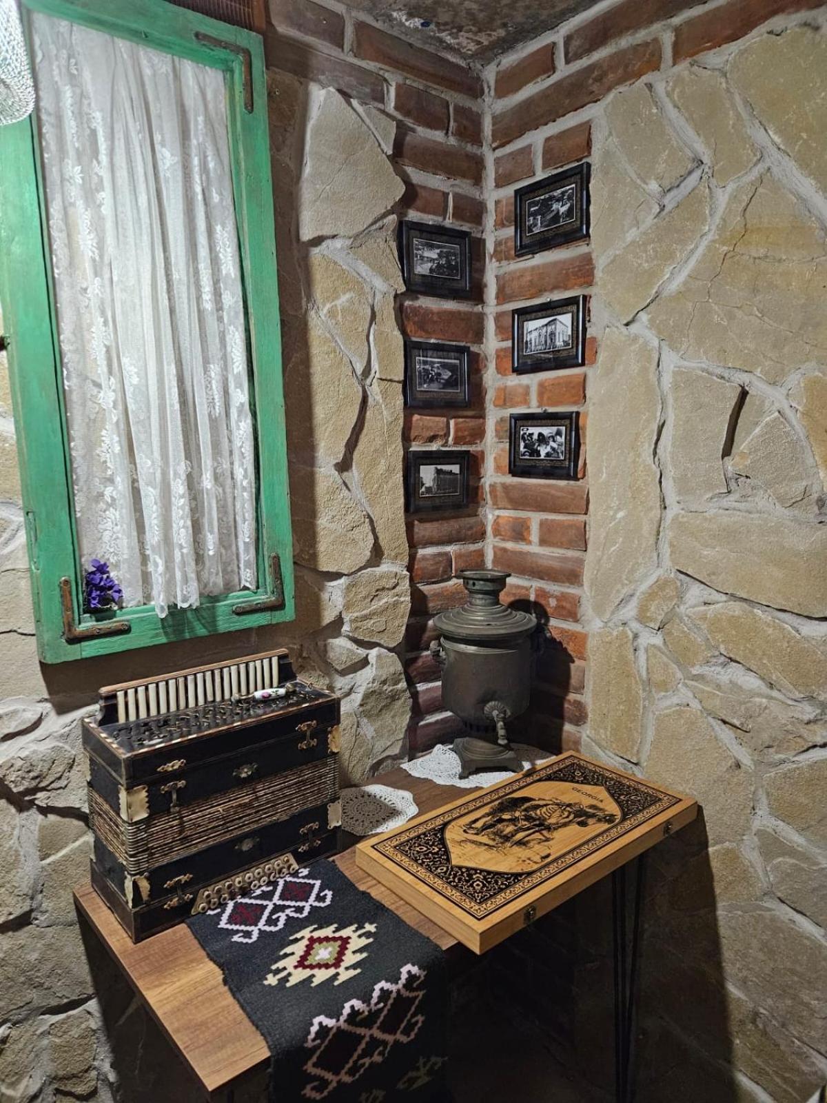 Chogo Hotel Kutaiszi Kültér fotó